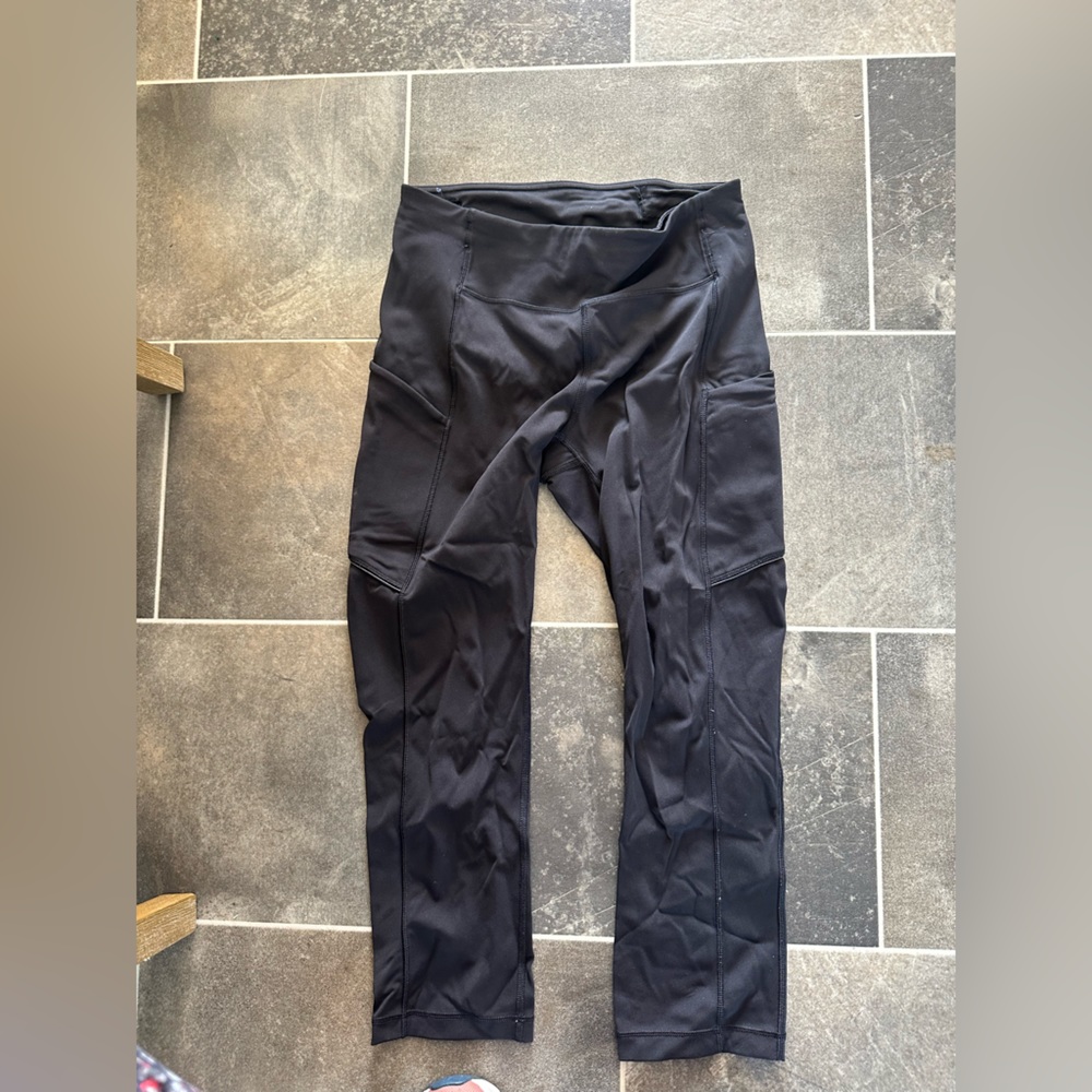 Lululemon black cropped leggings